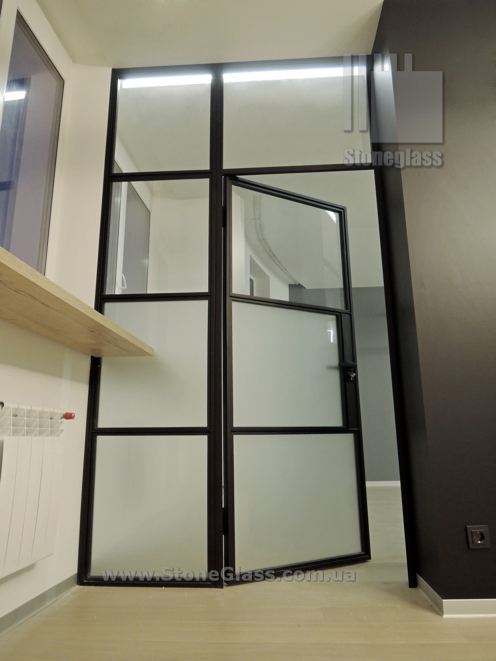 Двери LOFT с матовыми и прозрачными стеклами